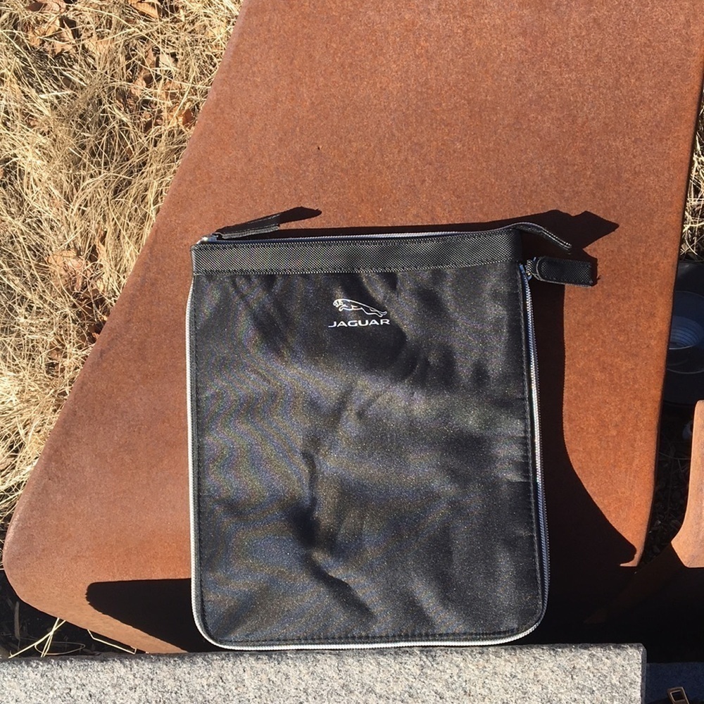 Jaguar infllight case​ - Picture 3 of 5